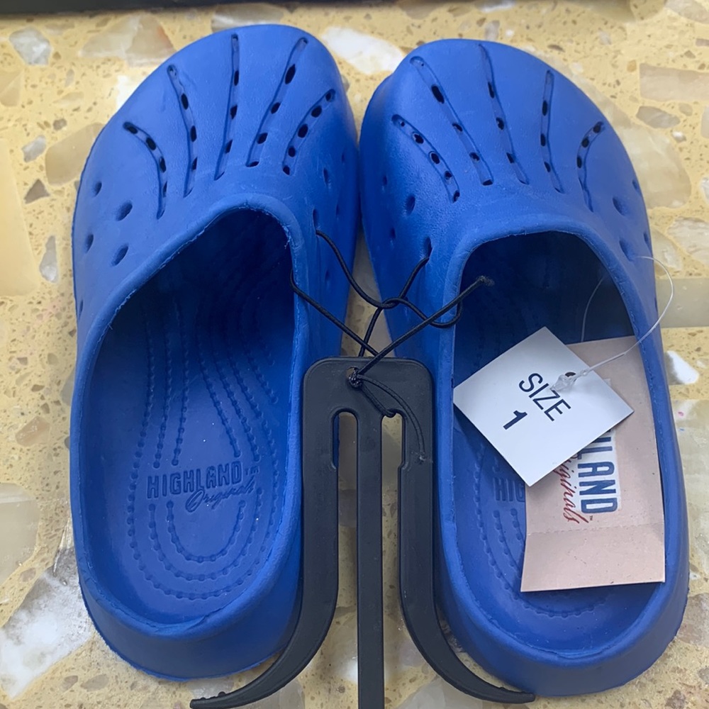 Boys blue crocs
